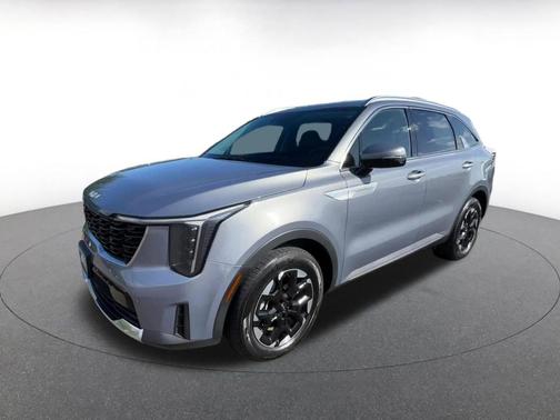Everlasting Silver 2024 Kia Sorento S
