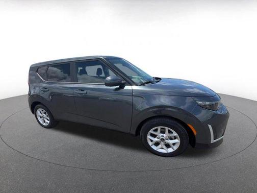 Gravity Gray 2025 Kia Soul LX