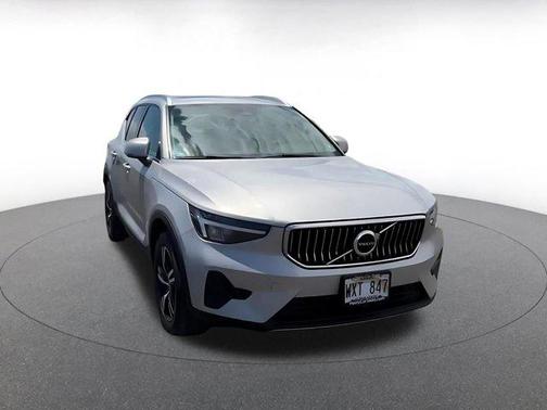 Gray 2024 Volvo XC40 CORE