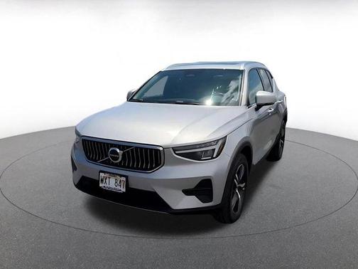 Gray 2024 Volvo XC40 CORE
