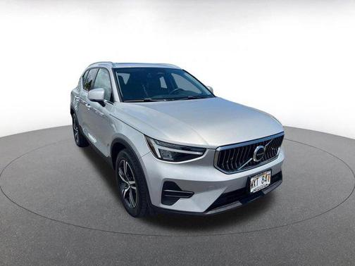 Gray 2024 Volvo XC40 CORE
