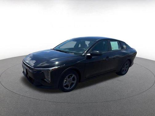 Aurora Black Pearl 2025 Kia K4 LXS