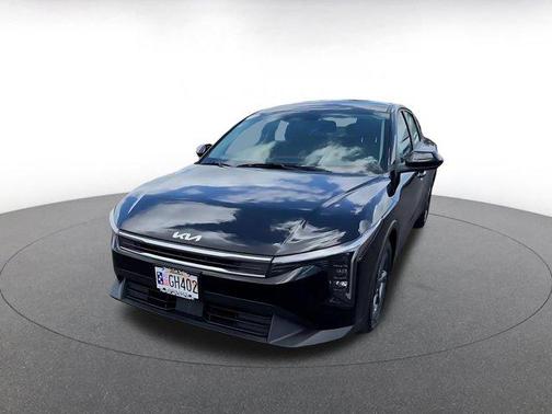 Aurora Black Pearl 2025 Kia K4 LXS