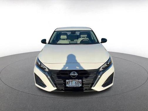 Pearl White Tricoat 2025 Nissan Altima SV FWD