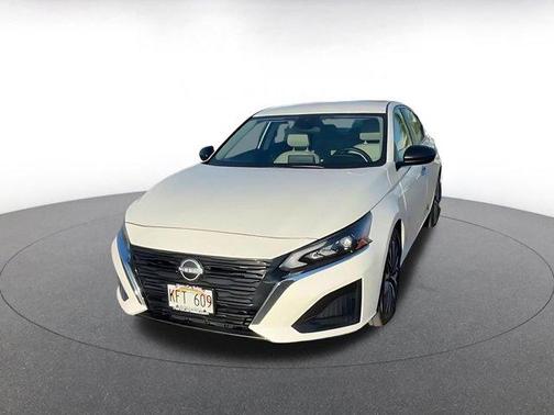 Pearl White Tricoat 2025 Nissan Altima SV FWD