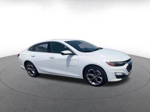 Summit White 2023 Chevrolet Malibu FWD 1LT