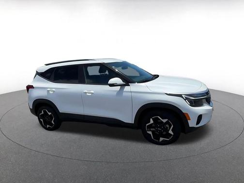 Snow White Pearl 2025 Kia Seltos S