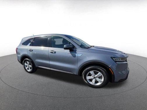 Everlasting Silver 2023 Kia Sorento LX