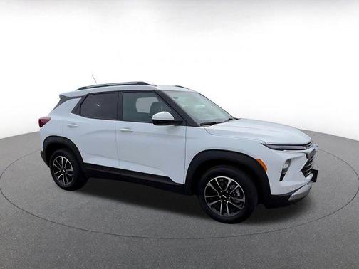 Summit White 2025 Chevrolet Trailblazer LT