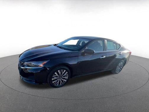 Super Black 2025 Nissan Altima SV FWD