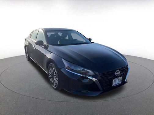 Super Black 2025 Nissan Altima SV FWD