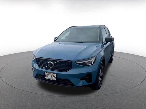 Blue 2024 Volvo XC40 CORE