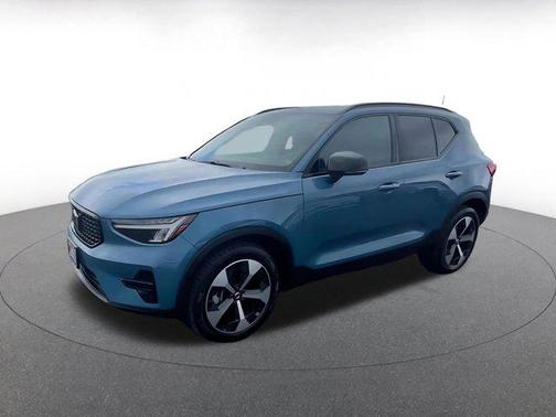 Blue 2024 Volvo XC40 CORE