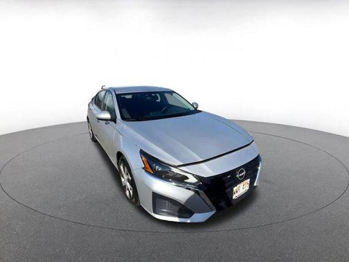Brilliant Silver Metallic 2023 Nissan Altima S FWD