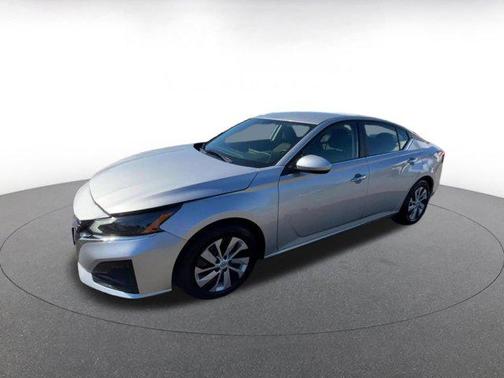 Brilliant Silver Metallic 2023 Nissan Altima S FWD