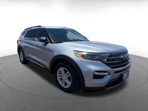 Iconic Silver Metallic 2023 Ford Explorer XLT