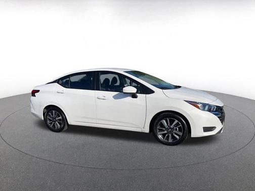 2023 Nissan Versa 1.6 SV