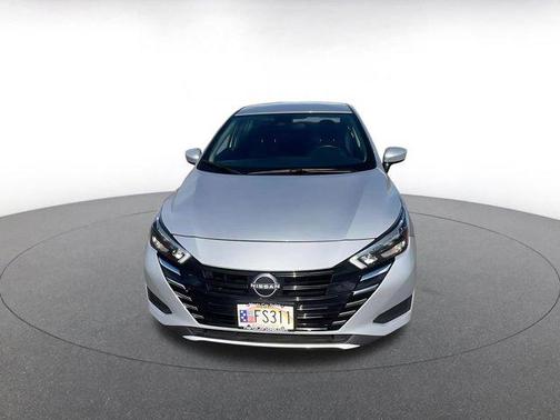 Brilliant Silver Metallic 2025 Nissan Versa 1.6 SV