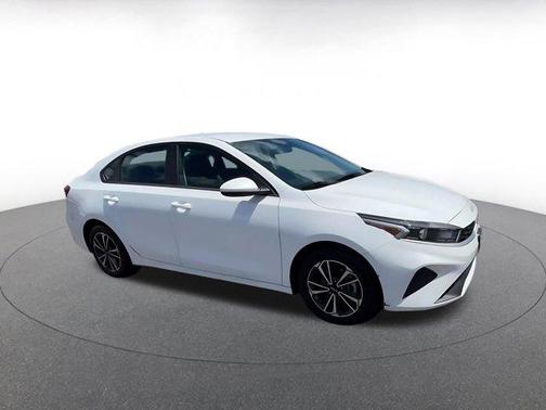Snow White Pearl 2024 Kia Forte LXS