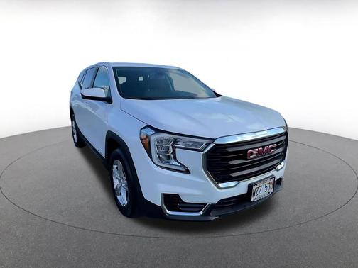 Summit White 2024 GMC Terrain SLE