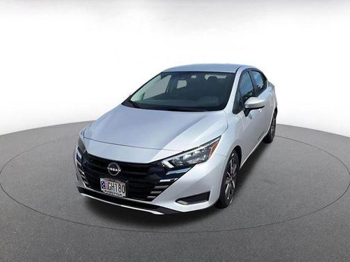 Brilliant Silver Metallic 2025 Nissan Versa 1.6 SV