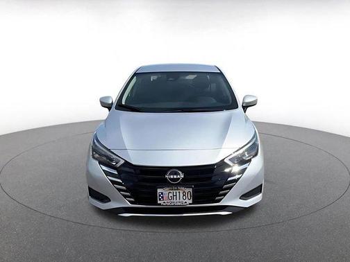 Brilliant Silver Metallic 2025 Nissan Versa 1.6 SV