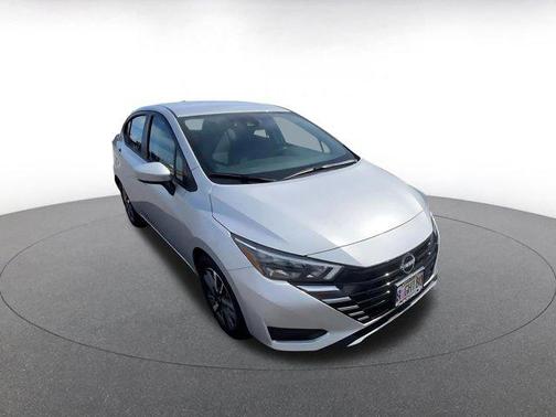 Brilliant Silver Metallic 2025 Nissan Versa 1.6 SV