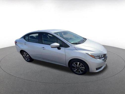 Brilliant Silver Metallic 2025 Nissan Versa 1.6 SV