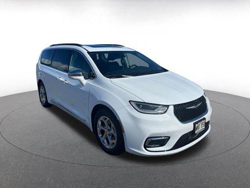 Bright White Clearcoat 2022 Chrysler Pacifica Limited