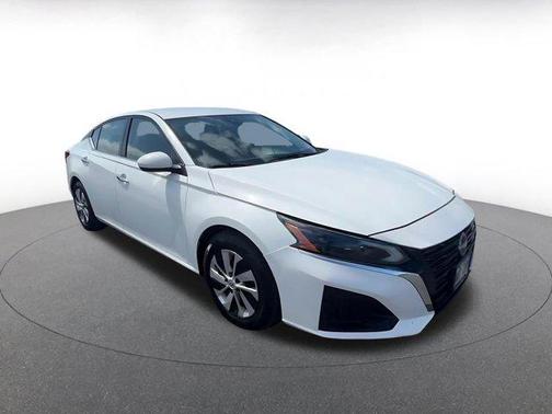 Glacier White 2023 Nissan Altima S FWD