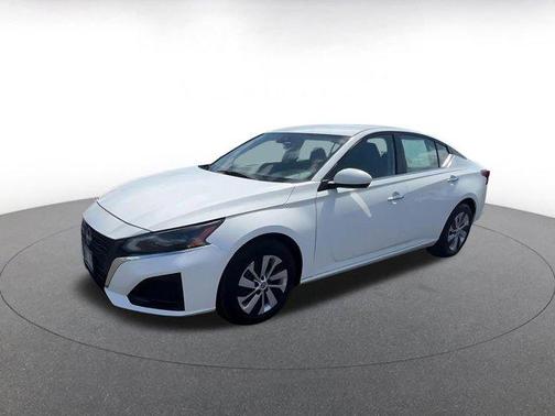 Glacier White 2023 Nissan Altima S FWD