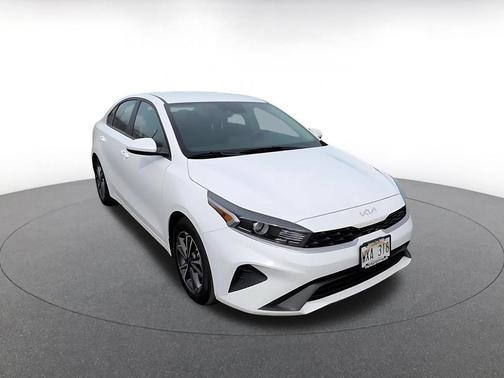Snow White Pearl 2024 Kia Forte LXS
