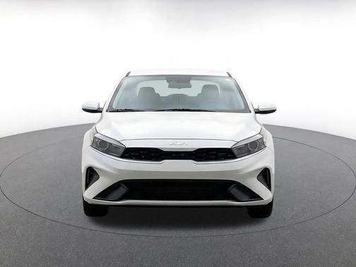 Snow White Pearl 2024 Kia Forte LXS