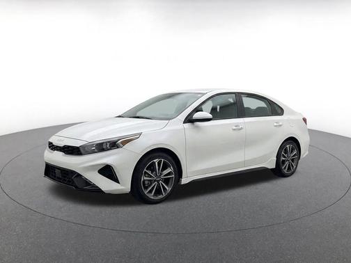 Snow White Pearl 2024 Kia Forte LXS