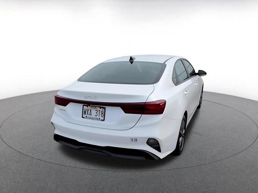 Snow White Pearl 2024 Kia Forte LXS