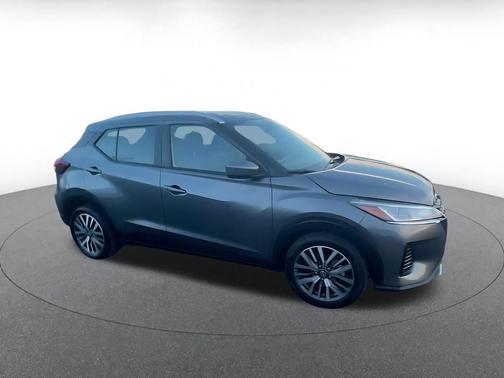 Gun Metallic 2024 Nissan Kicks SV