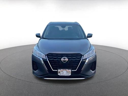 Gun Metallic 2024 Nissan Kicks SV