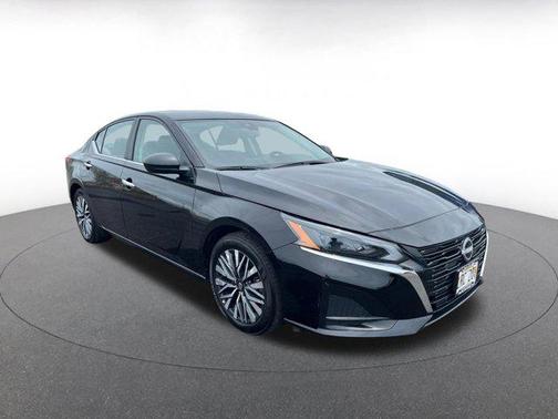 Super Black 2025 Nissan Altima SV FWD