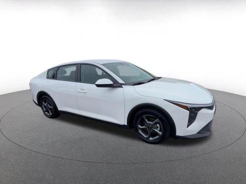 Snow White Pearl 2025 Kia K4 LXS