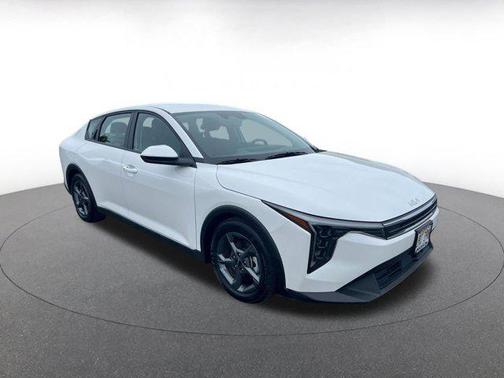 Snow White Pearl 2025 Kia K4 LXS