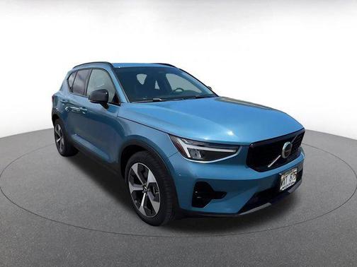Blue 2024 Volvo XC40 CORE