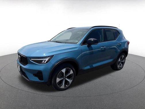 Blue 2024 Volvo XC40 CORE