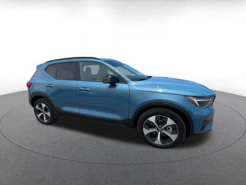 Blue 2024 Volvo XC40 CORE