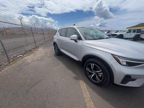 Gray 2024 Volvo XC40 CORE