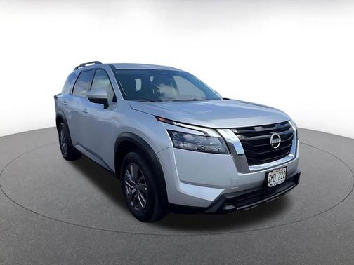 Brilliant Silver Metallic 2024 Nissan Pathfinder SV FWD