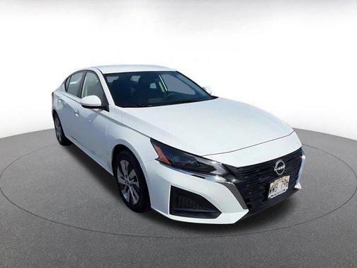 Glacier White 2023 Nissan Altima S FWD