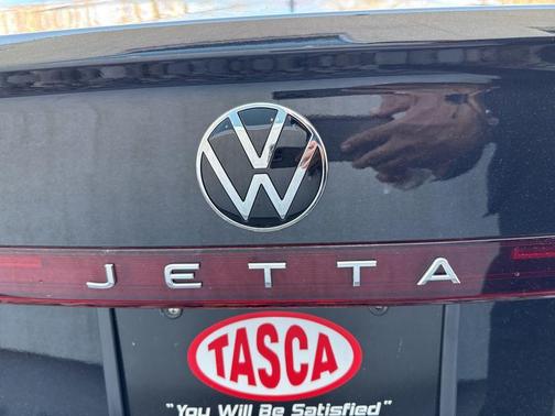 Deep Black Pearl Effect 2025 Volkswagen Jetta 1.5T SE
