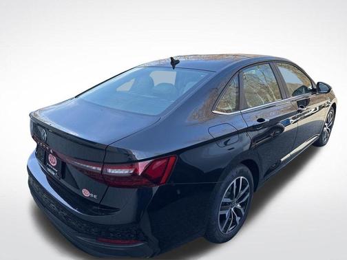 Deep Black Pearl Effect 2025 Volkswagen Jetta 1.5T SE