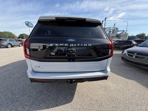 Space Silver Metallic 2026 Ford Expedition Max Active 4x4
