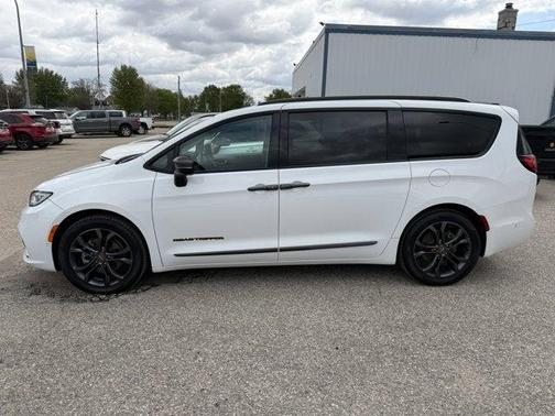 Bright White Clearcoat 2024 Chrysler Pacifica Touring L